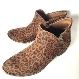 SUN+STONE Womens Brown Leopard Bootie sz 9 | Abby Zip Sides Round Toe Block Heel